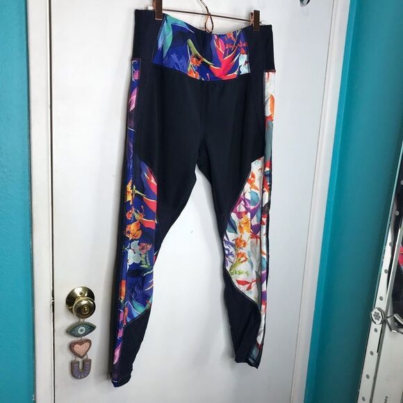 Athleta floral leggings mesh panels zip up small pocket on back waist - Picture 1 of 11